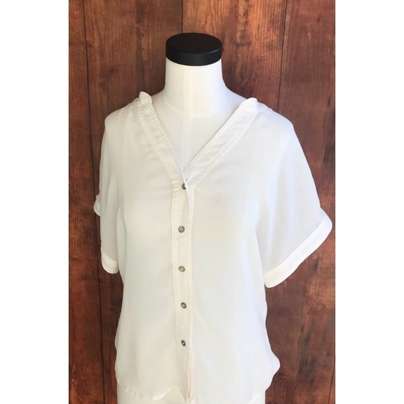 Banana Republic Tops - Banana Republic Ivory Sheer Short Sleeve Blouse